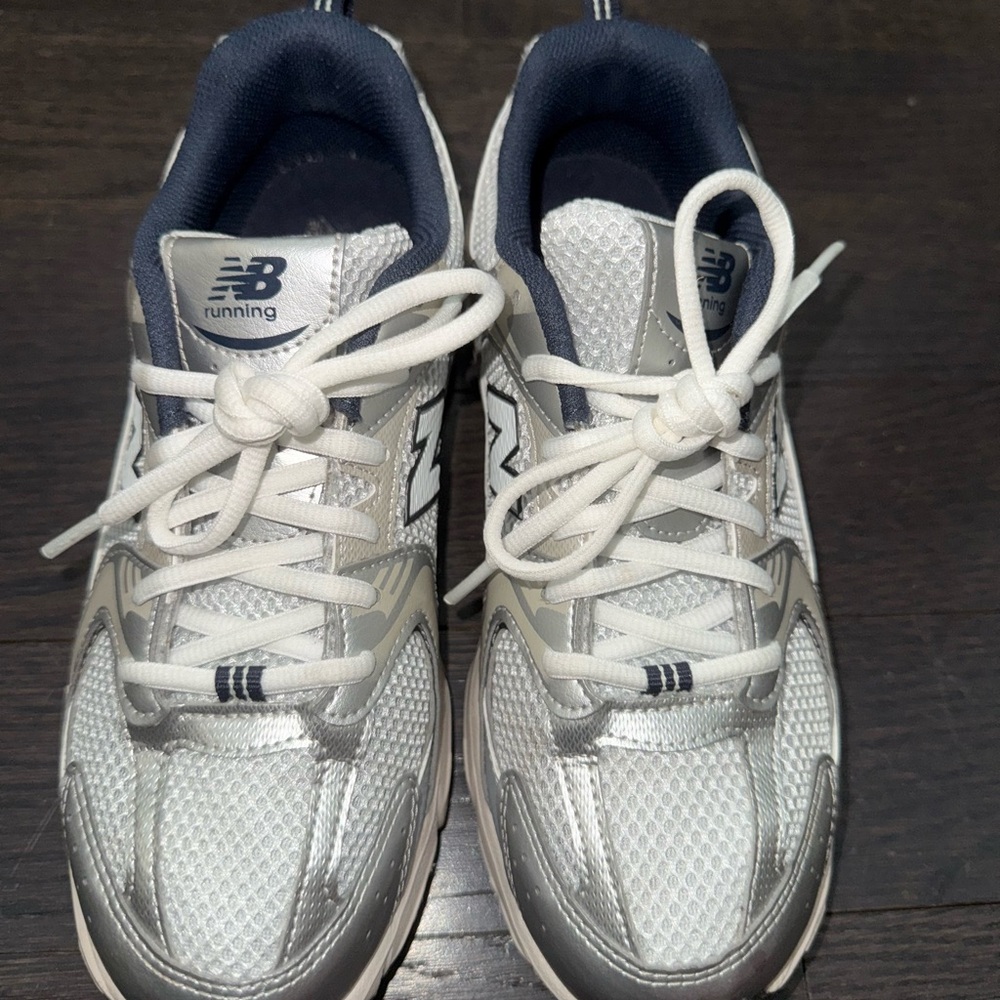 New Balance Women's Sneakers - White and Gray